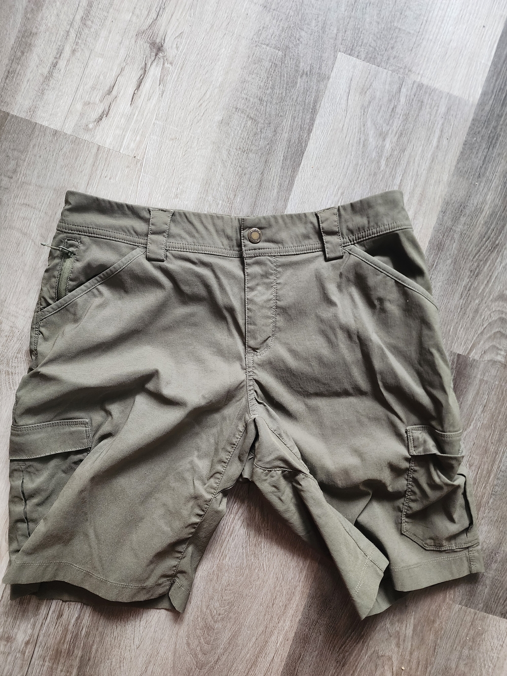 Duluth Trading Co Olive Cargo Shorts for Women 12
